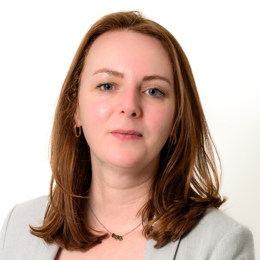 Headshot of Lynn Tracey